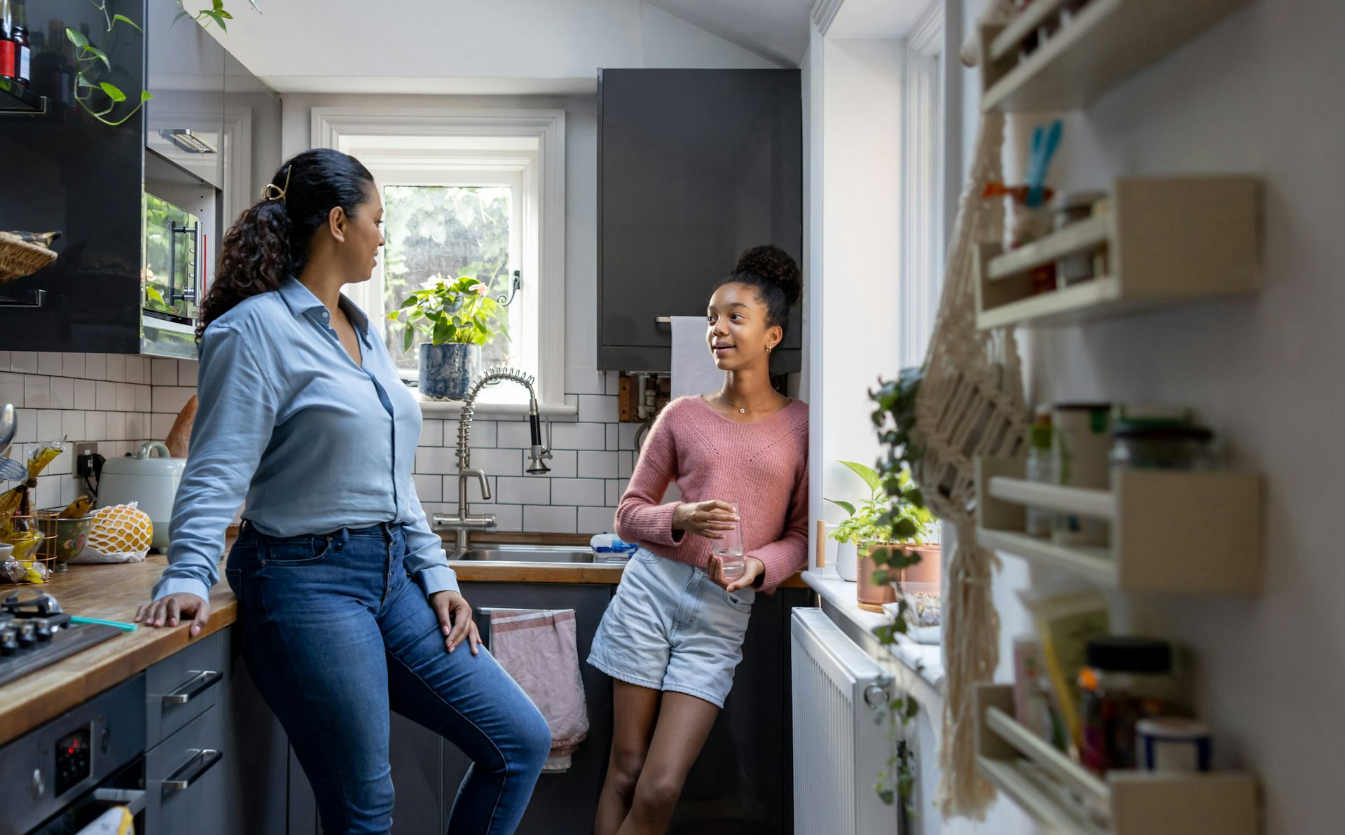 Mothers’ dieting habits and self-talk have profound impact on daughters − 2 psychologists explain how to cultivate healthy behaviors and body image